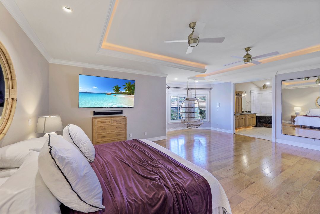 514 Corbel Dr, Naples, FL 34110