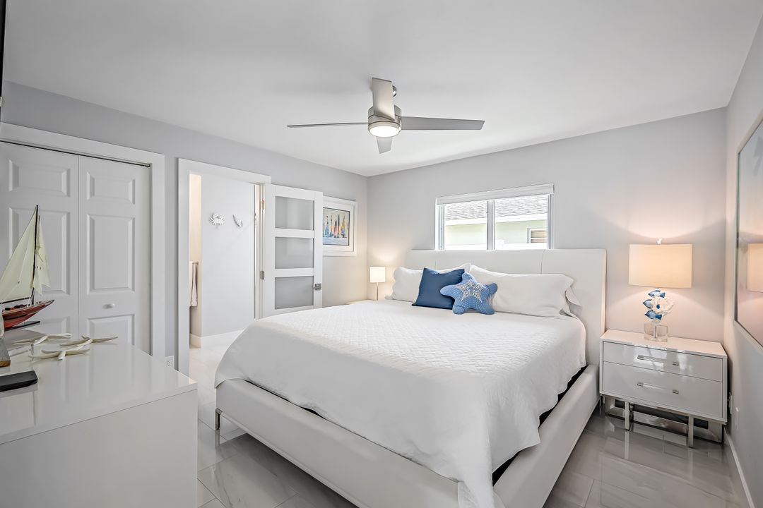 558 98th Ave N, Naples, FL 34108