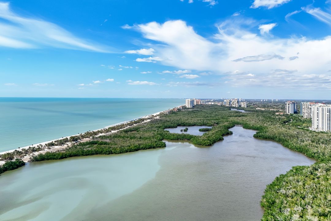 812 Tallow Tree Ct, Naples, FL 34108