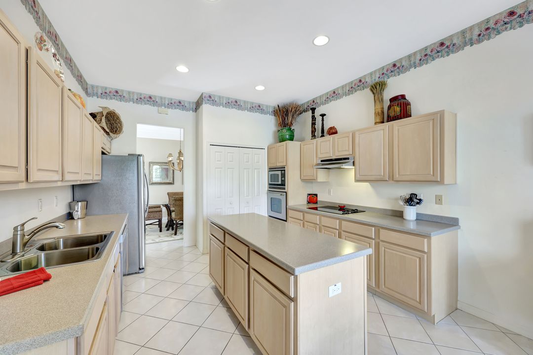 1745 Marsh Run, Naples, FL 34109