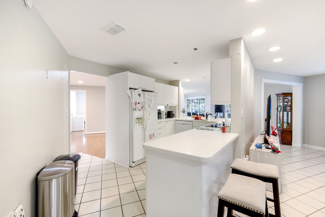 5203 Selby Dr, Fort Myers, FL 33919