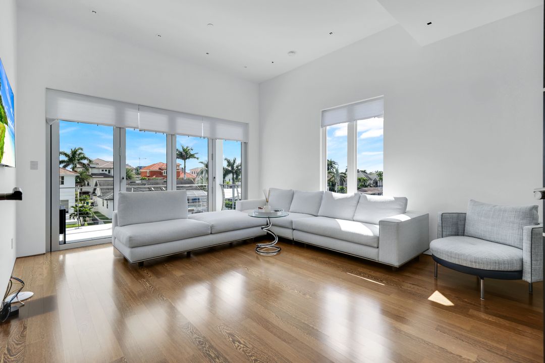 260 Channel Dr, Naples, FL 34108