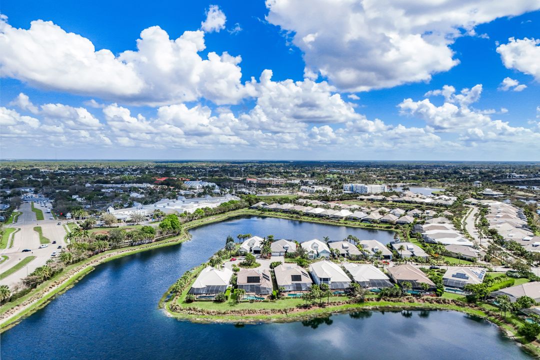 5052 Martinique Dr, Naples, FL 34113