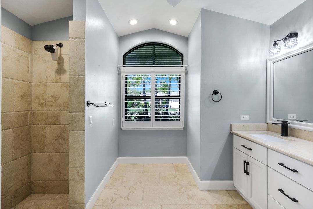 520 Raven Way, Naples, FL 34110