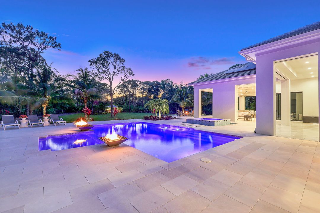 125 Caribbean Rd, Naples, FL 34108