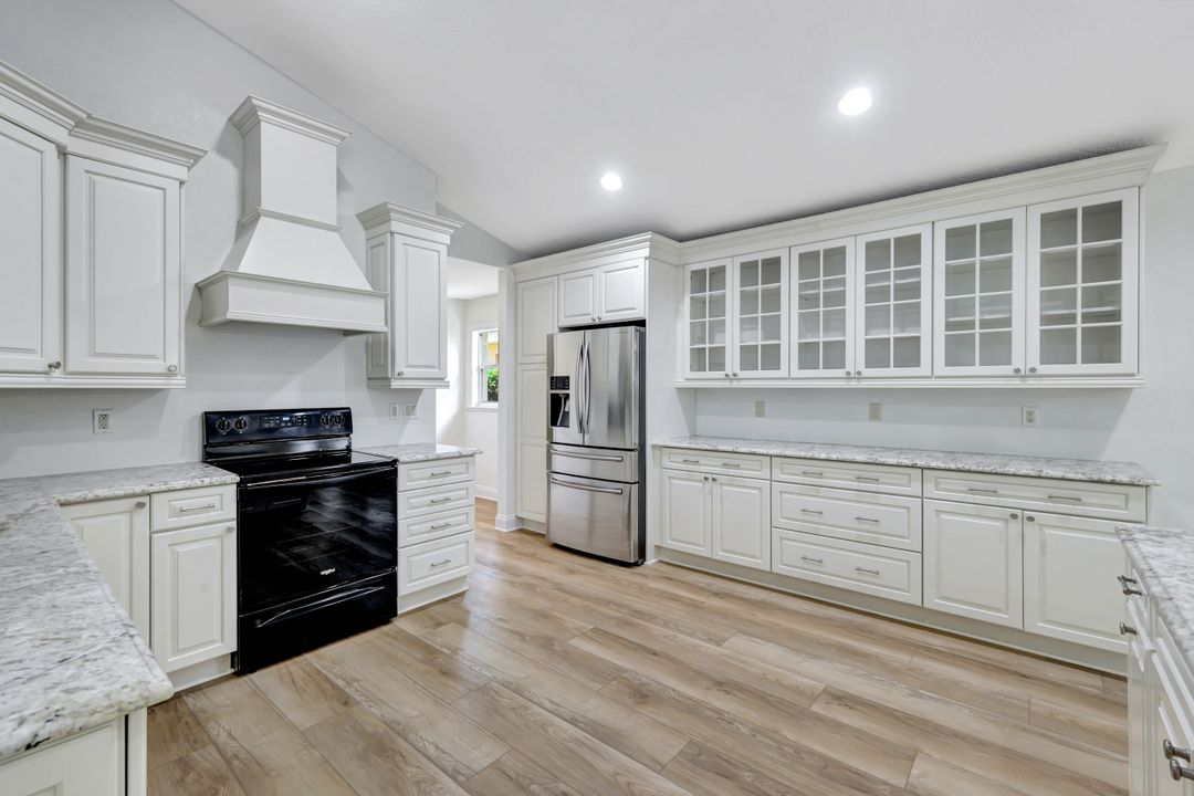 7052 Timberland Cir, Naples, FL 34109