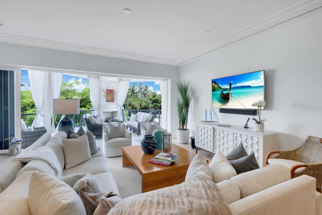 382 12th Ave S, Naples, FL 34102