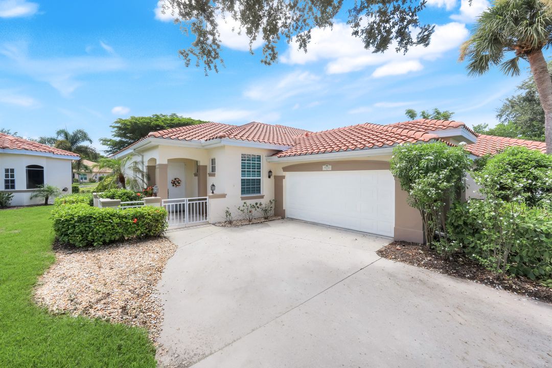 9172 Las Maderas Dr, Bonita Springs, FL 34135