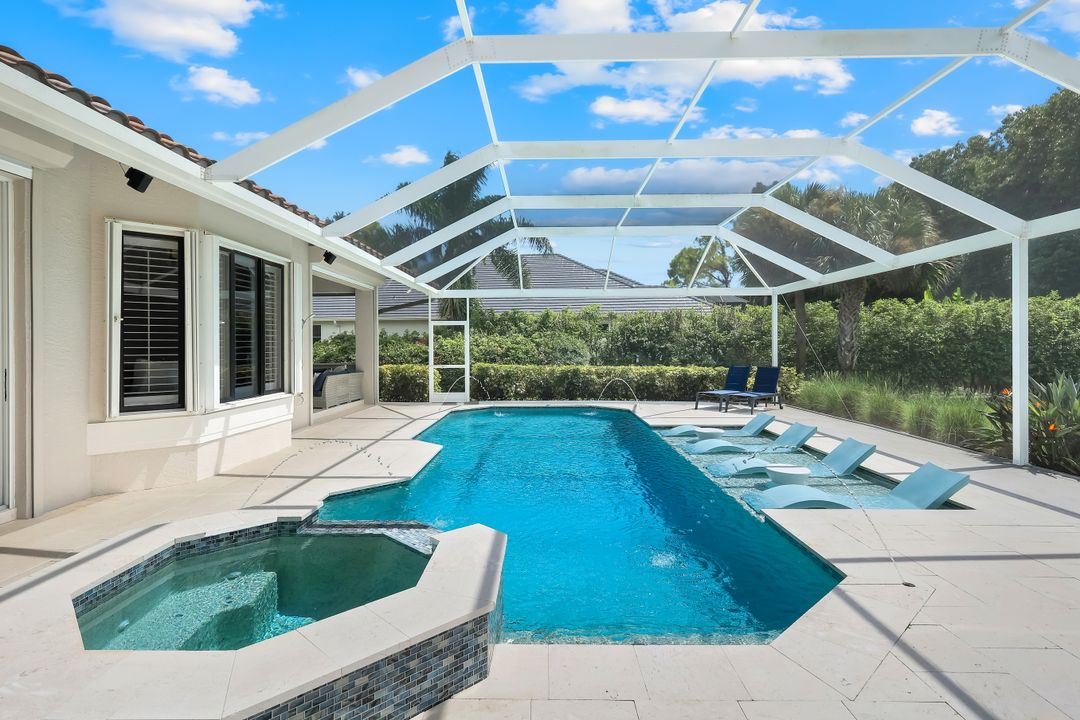 9245 The Ln, Naples, FL 34109