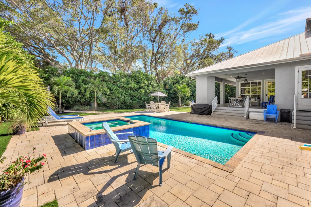 5288 Sand Dollar Ln, Naples, FL 34103