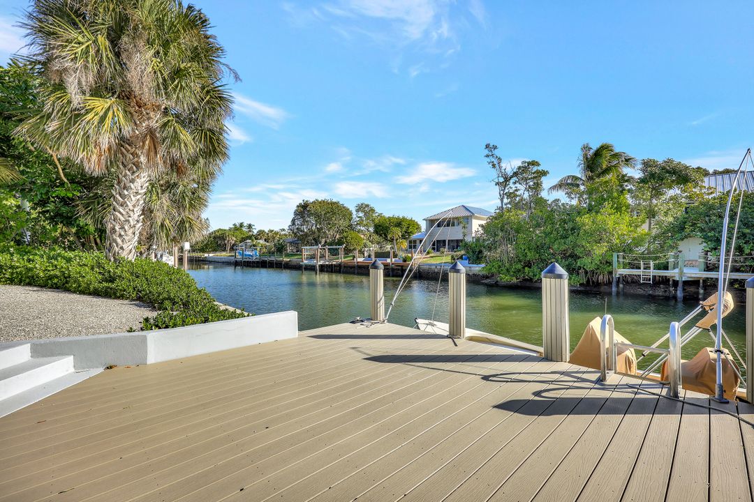 1010 Kings Crown Dr, Sanibel, FL 33957