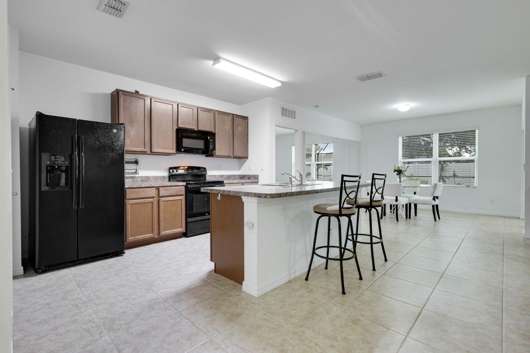 1323 SW 9th Ave, Cape Coral, FL 33991