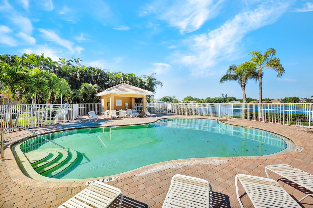 9262 Chestnut Tree Loop, Fort Myers, FL 33967