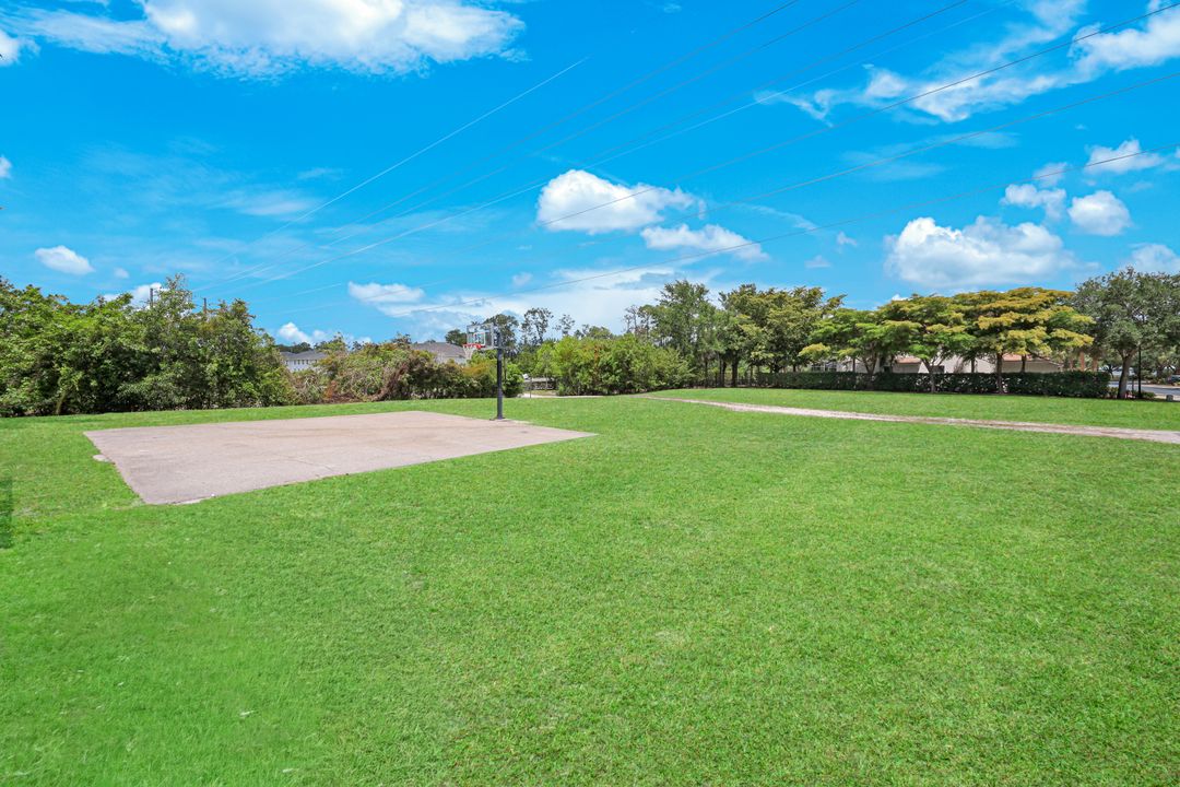 1088 Oxford Ln #48, Naples, FL 34105