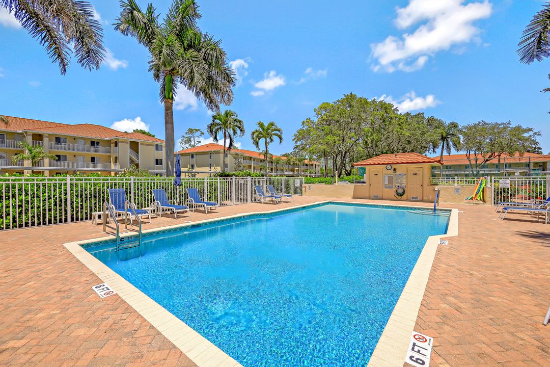 3695 Amberly Cir #E 107, Naples, FL 34112