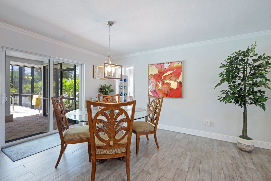 832 97th Ave N, Naples, FL 34108