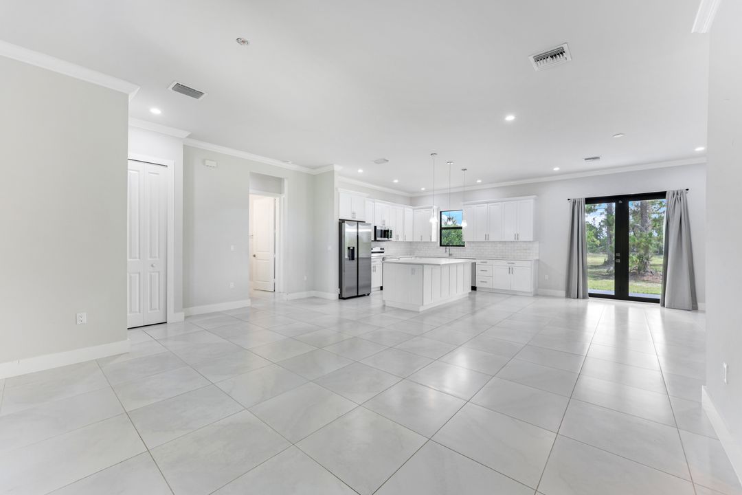 2017 47th Ave NE, Naples, FL 34120
