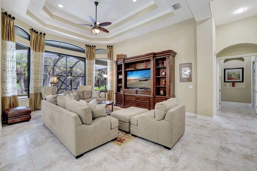 7748 Classics Dr, Naples, FL 34113