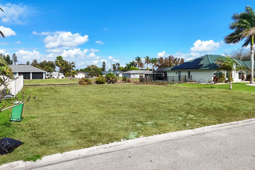 2005 Ottersrest Ln, Cape Coral, FL 33990