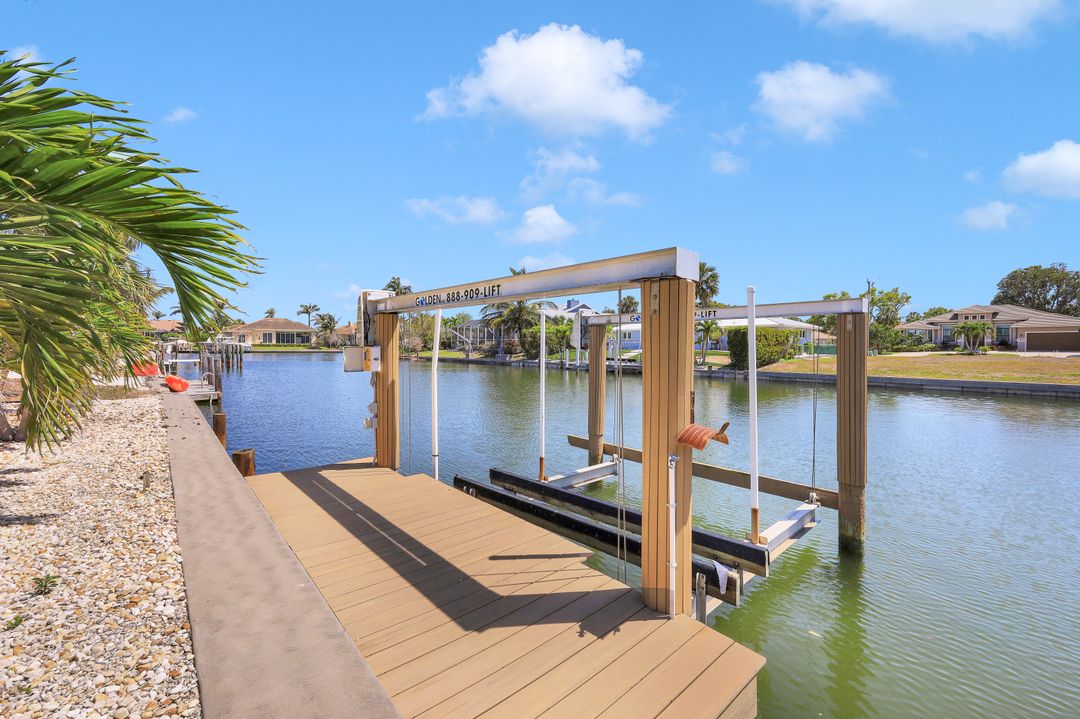 811 Wintergreen Ct, Marco Island, FL 34145