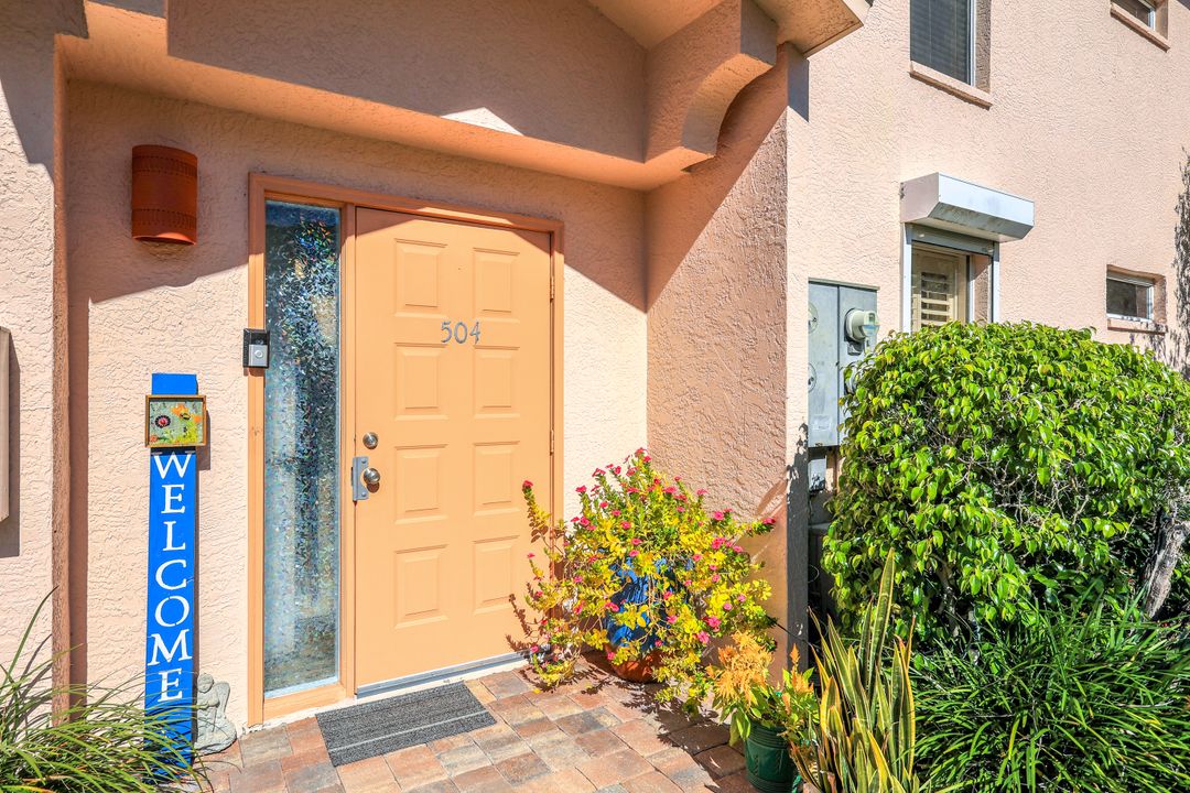 524 Lake Louise Cir #504, Naples, FL 34110