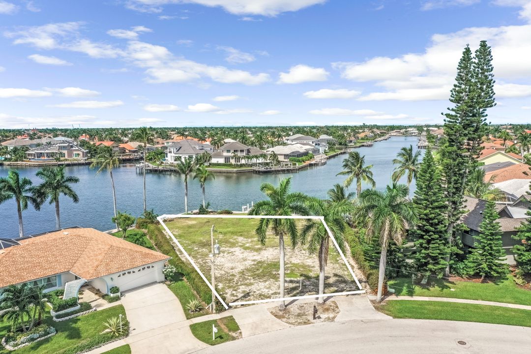 1072 Fieldstone Dr, Marco Island, FL 34145