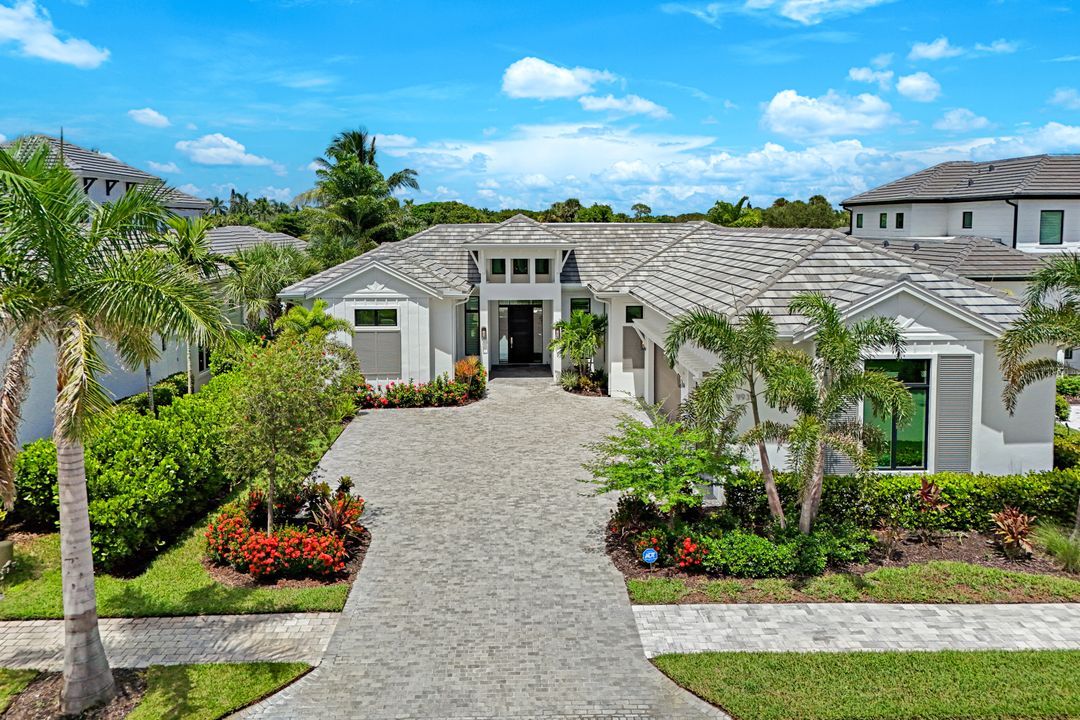 9937 Montiano Dr, Naples, FL 34113