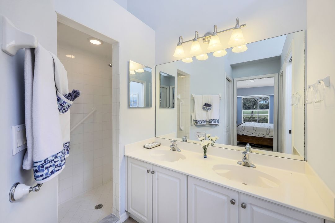 6667 Castlelawn Pl #19, Naples, FL 34113