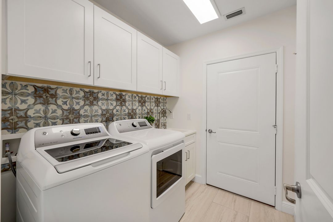 16348 Viansa Wy, Naples, FL 34110