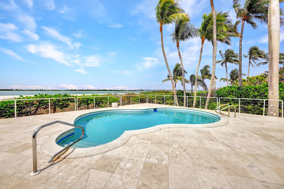 336 Seabreeze Dr, Marco Island, FL 34145