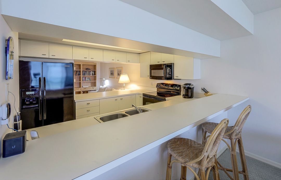 40 Seagate Dr #702, Naples, FL 34103