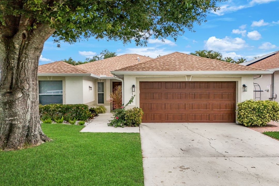 156 Stanhope Cir, Naples, FL 34104