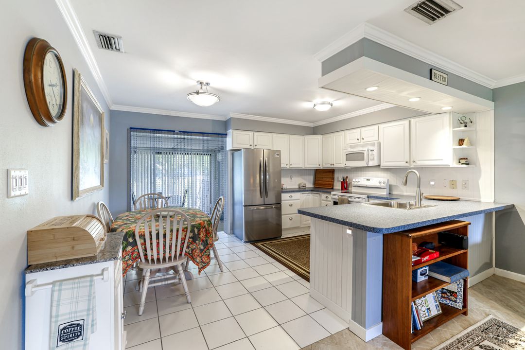 561 Palm View Dr, Naples, FL 34110