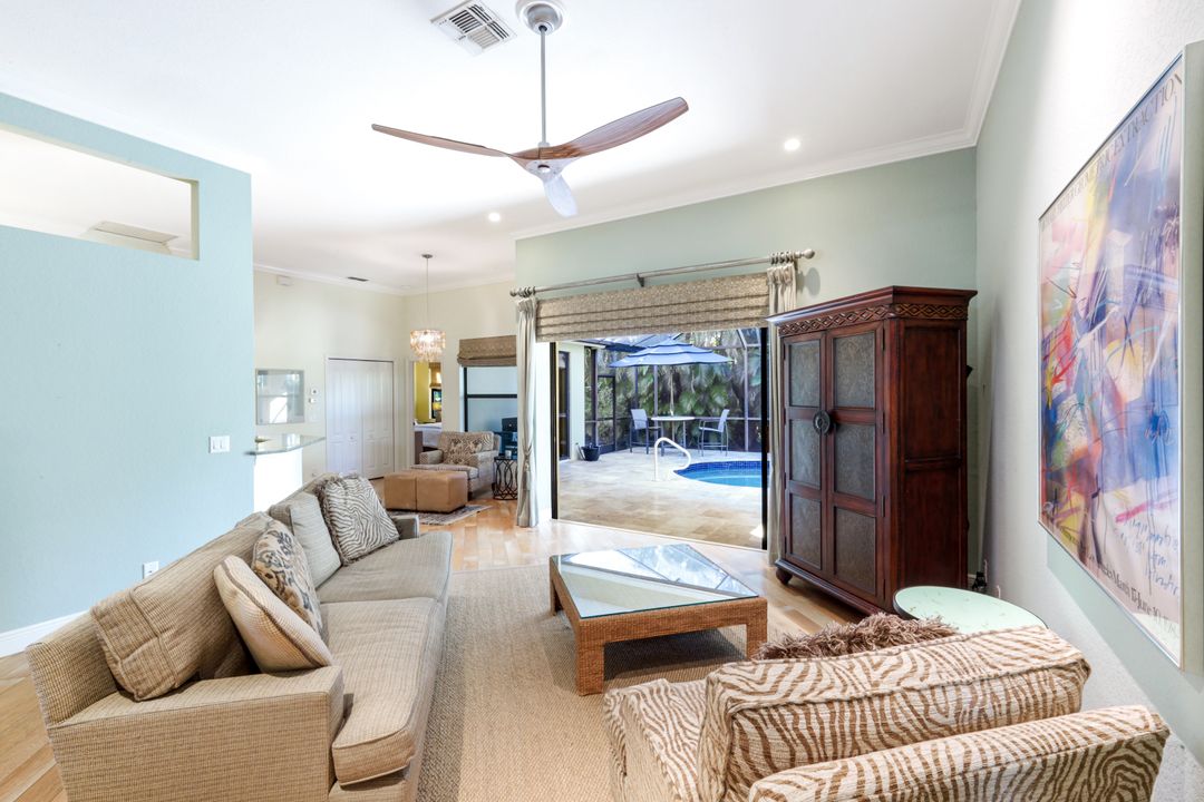 302 Sawgrass Ct, Naples, FL 34110