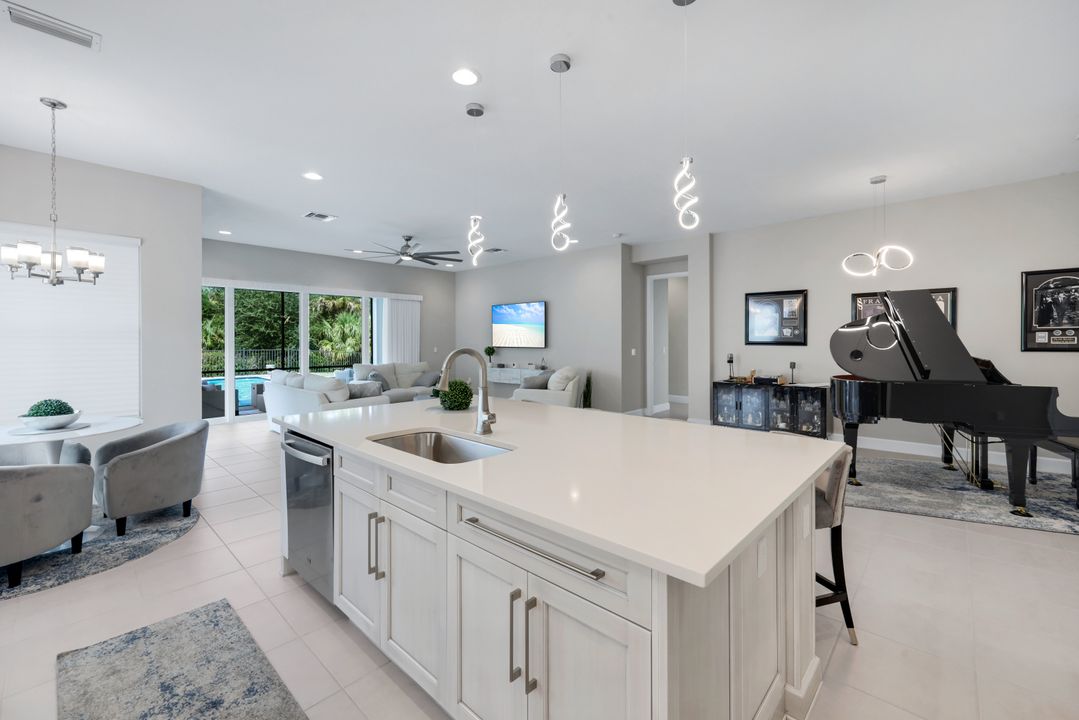 11855 Gardenia Ave, Naples, FL 34120