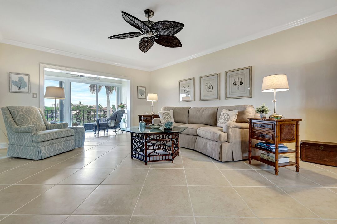 383 Harbour Dr #304, Naples, FL 34103