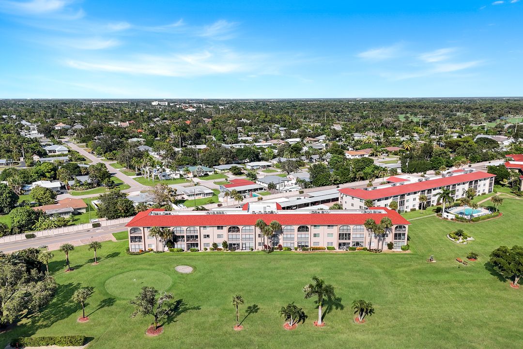 9 High Point Cir N #208, Naples, FL 34103