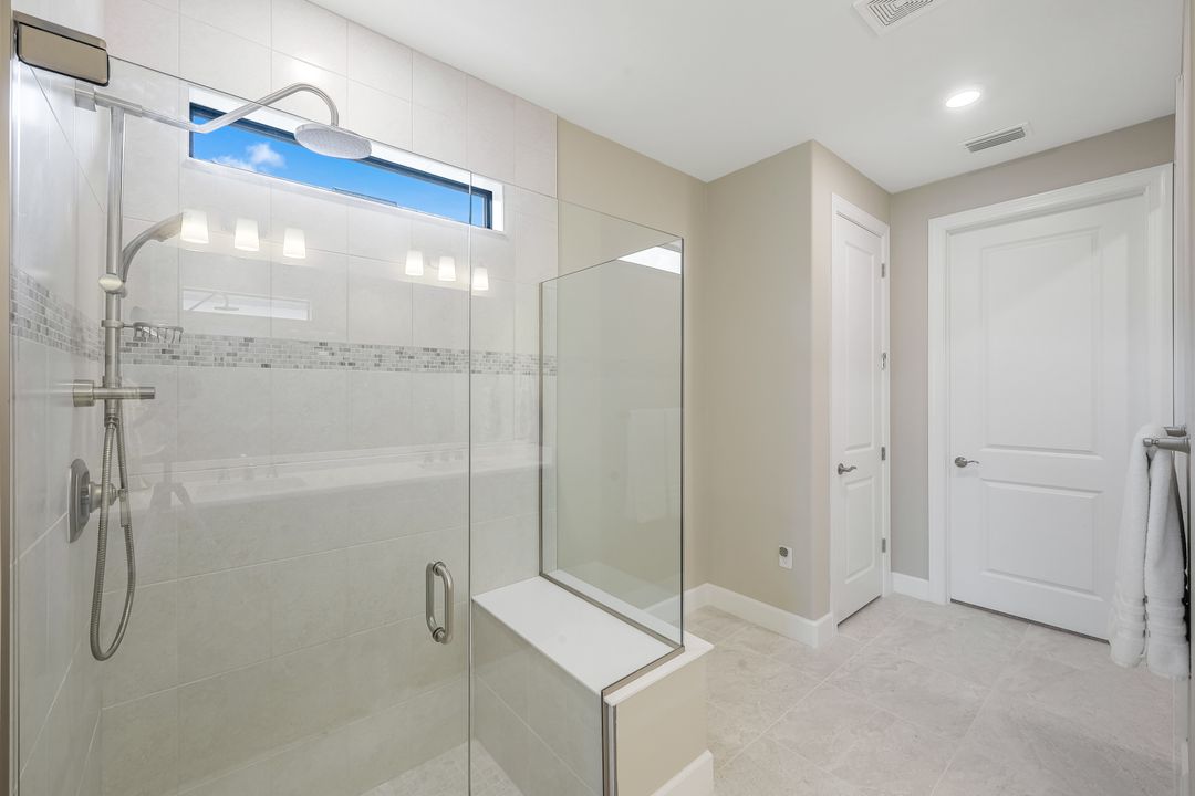 6818 Greenbriar Ct, Naples, FL 34114