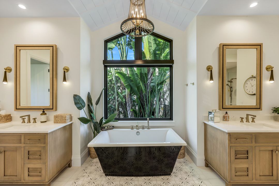 679 Rudder Rd, Naples, FL 34102