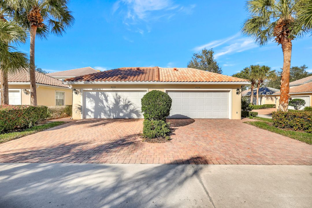 6210 Towncenter Cir, Naples, FL 34119