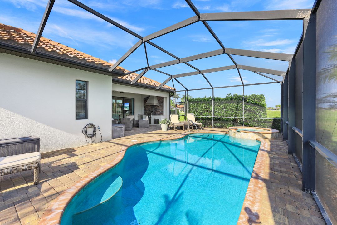 2939 Aviamar Cir, Naples, FL 34114