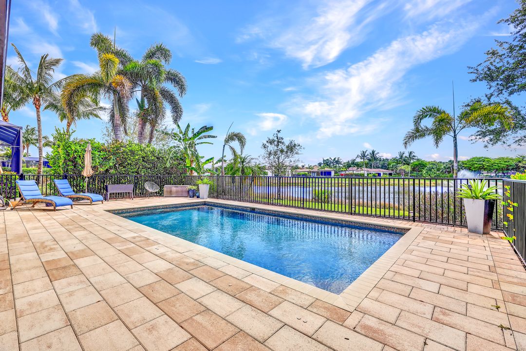 16811 Cabreo Dr, Naples, FL 34110