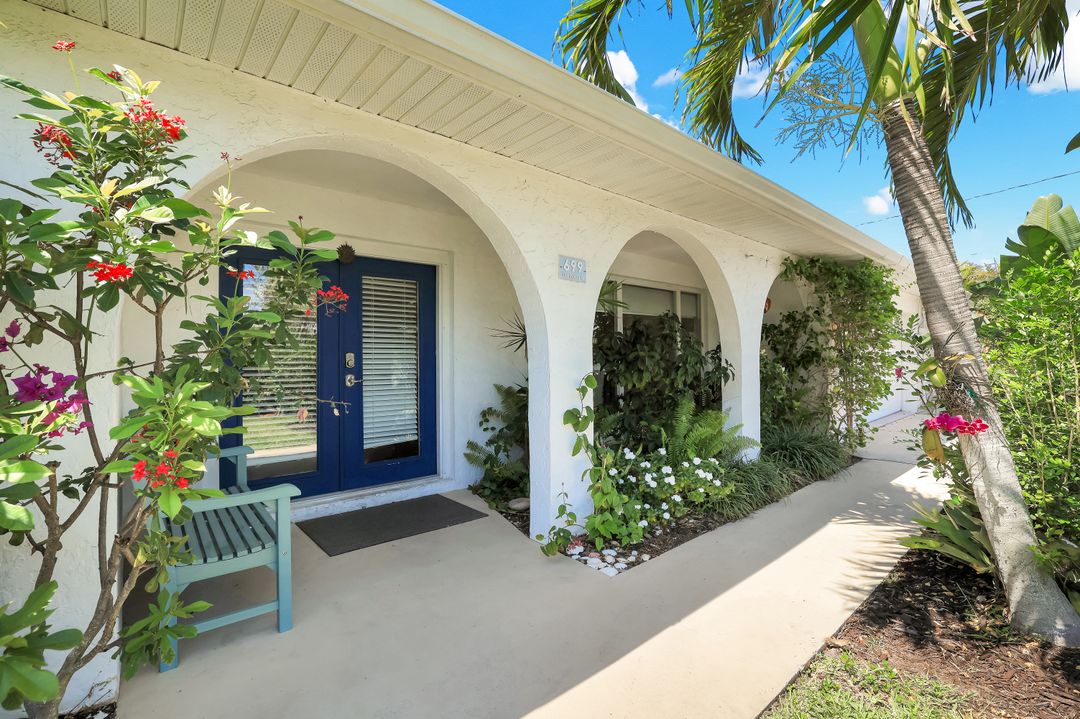 699 104th Ave N, Naples, FL 34108