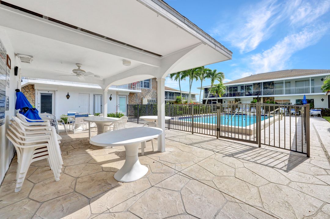 330 Kon Tiki Dr #D-1, Naples, FL 34113