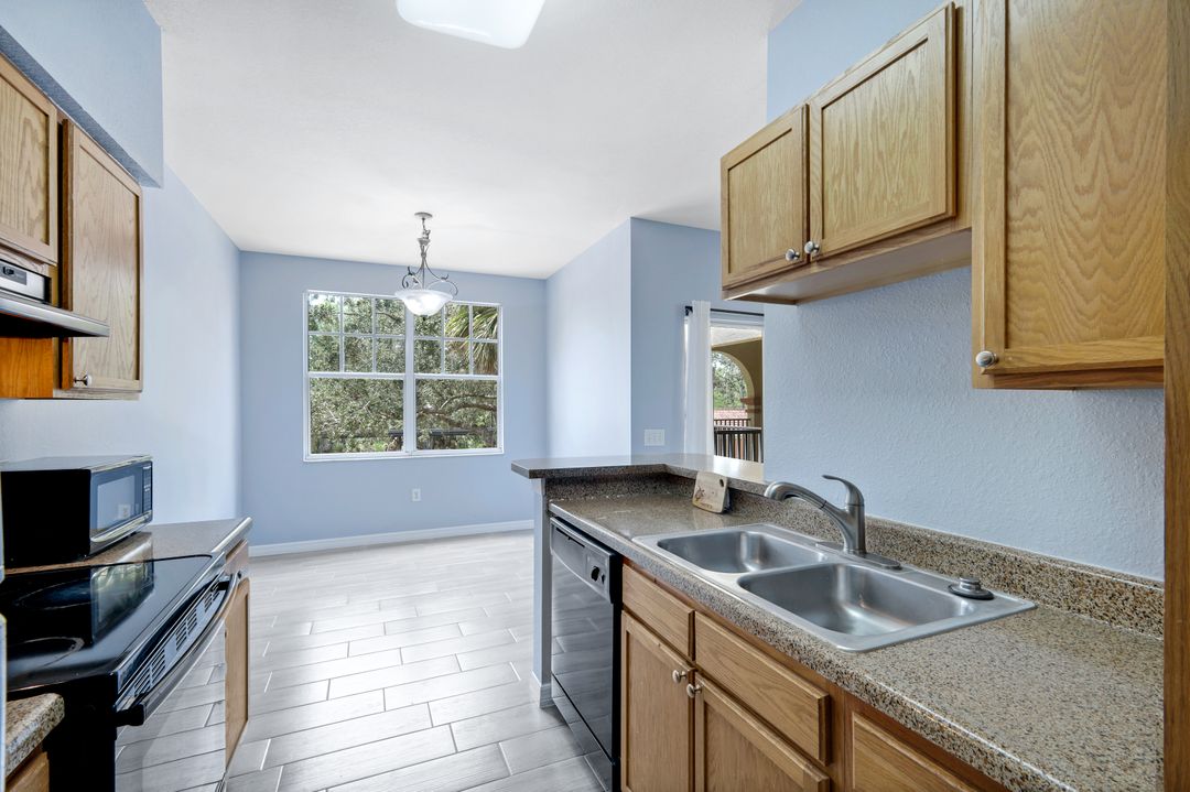 7925 Preserve Cir #325, Naples, FL 34119