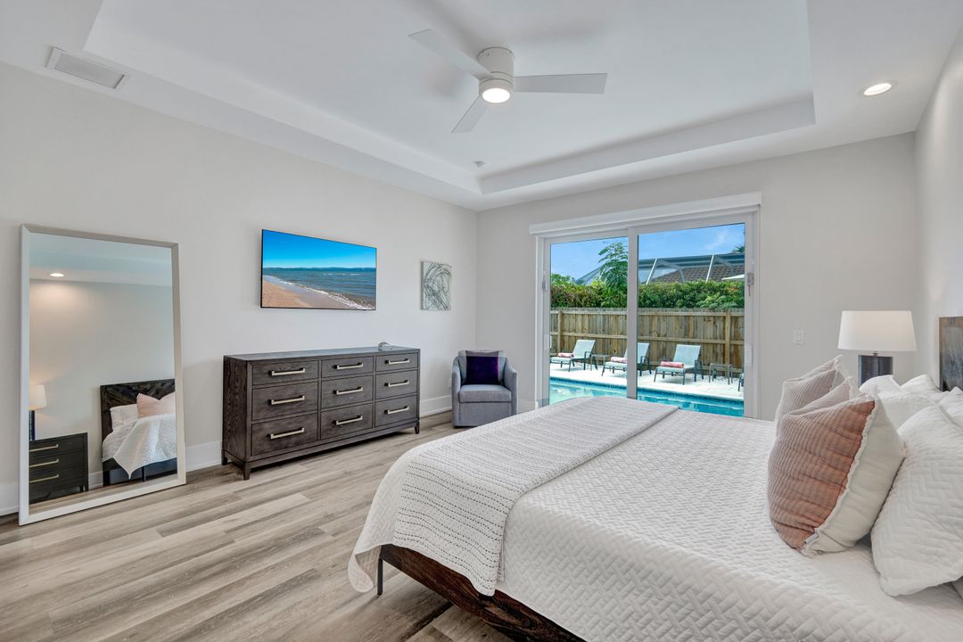 574 94th Ave N, Naples, FL 34108