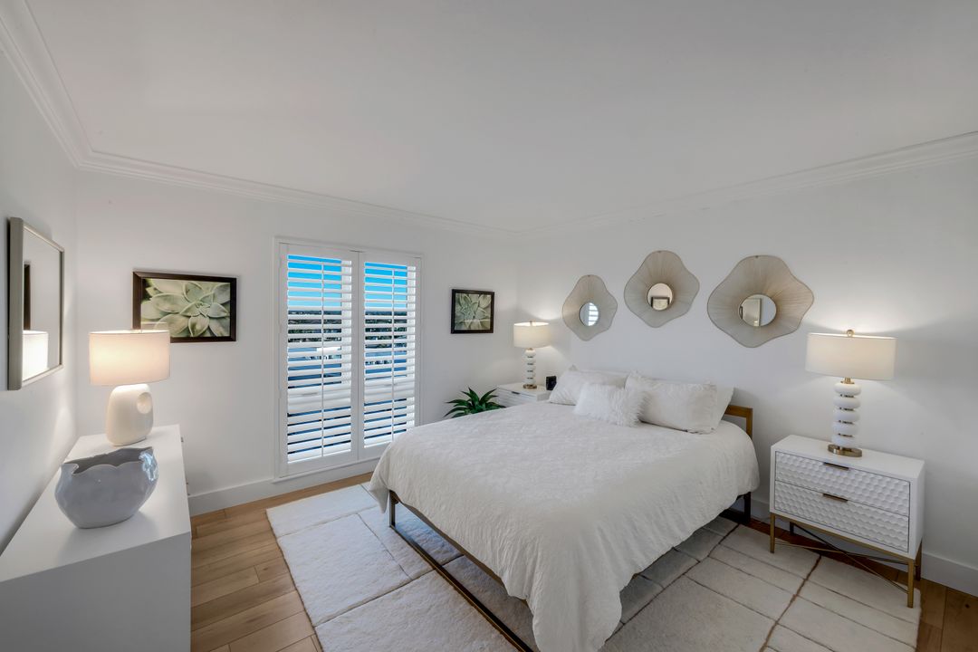 250 Park Shore Dr #801, Naples, FL 34103