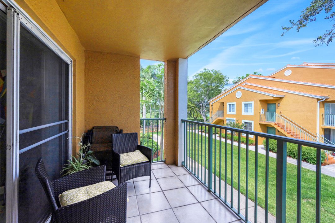 1160 Wildwood Lakes Blvd #9-205, Naples, FL 34104