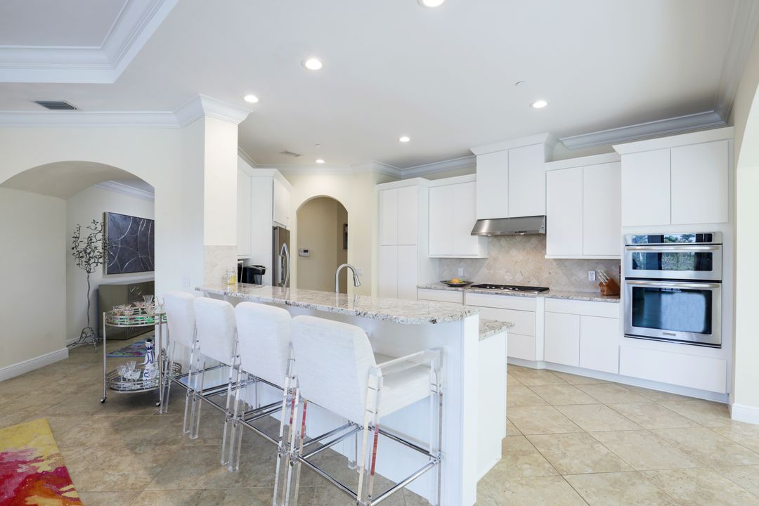 2555 Marquesa Royale Ln #1-101, Naples, FL 34109