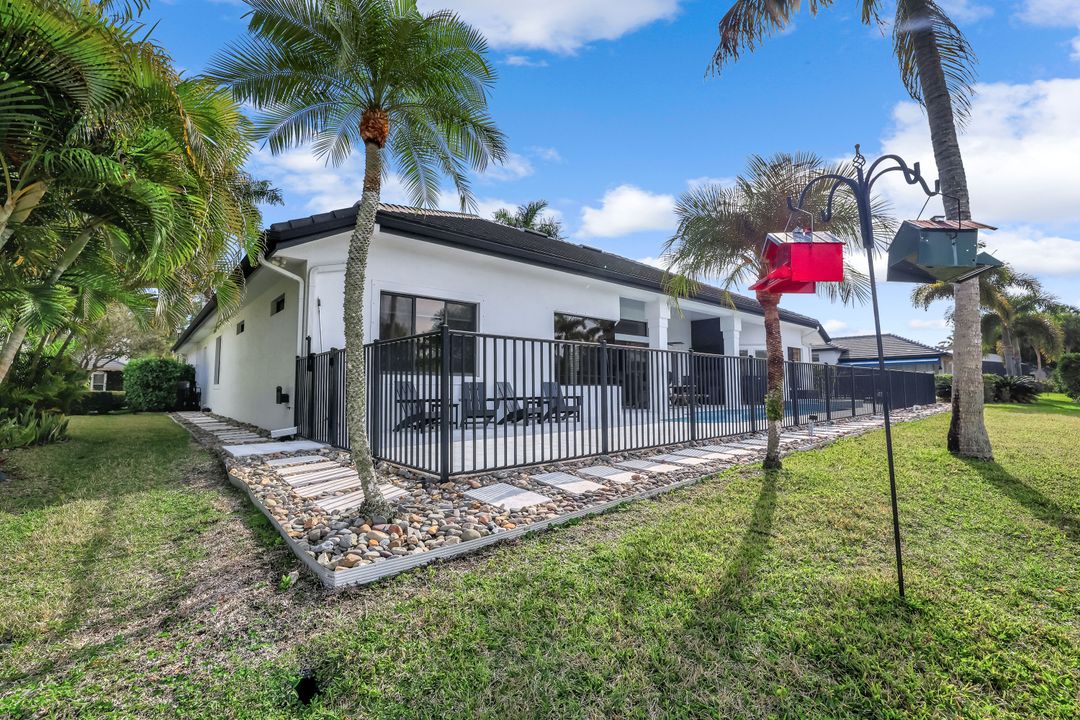 9809 Rocky Bank Dr, Naples, FL 34109